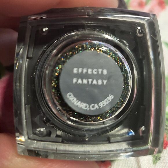 Lique Cheek and Eye lid Powder Fantasy - Picture 4 of 9